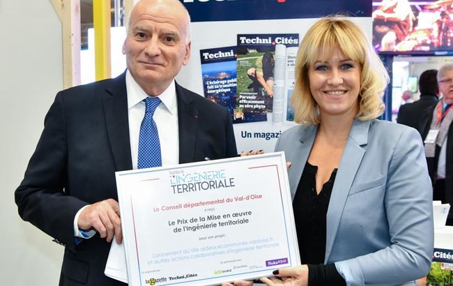 Trophée remis par Emilie CHALAS, Députée dans la troisième circonscription de l'Isère